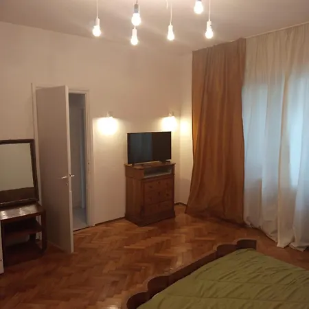 Ultra 4 Vintage Apartament *