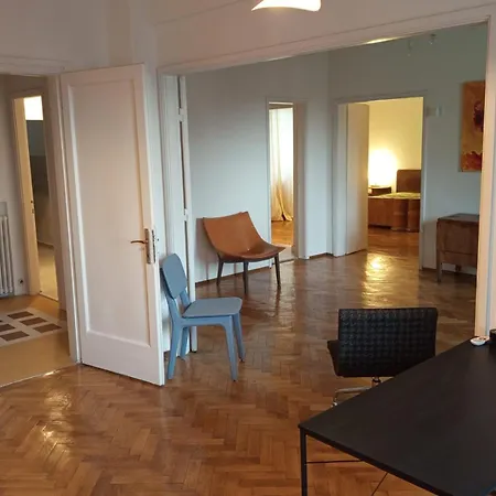 Ultra 4 Vintage בוקרשט